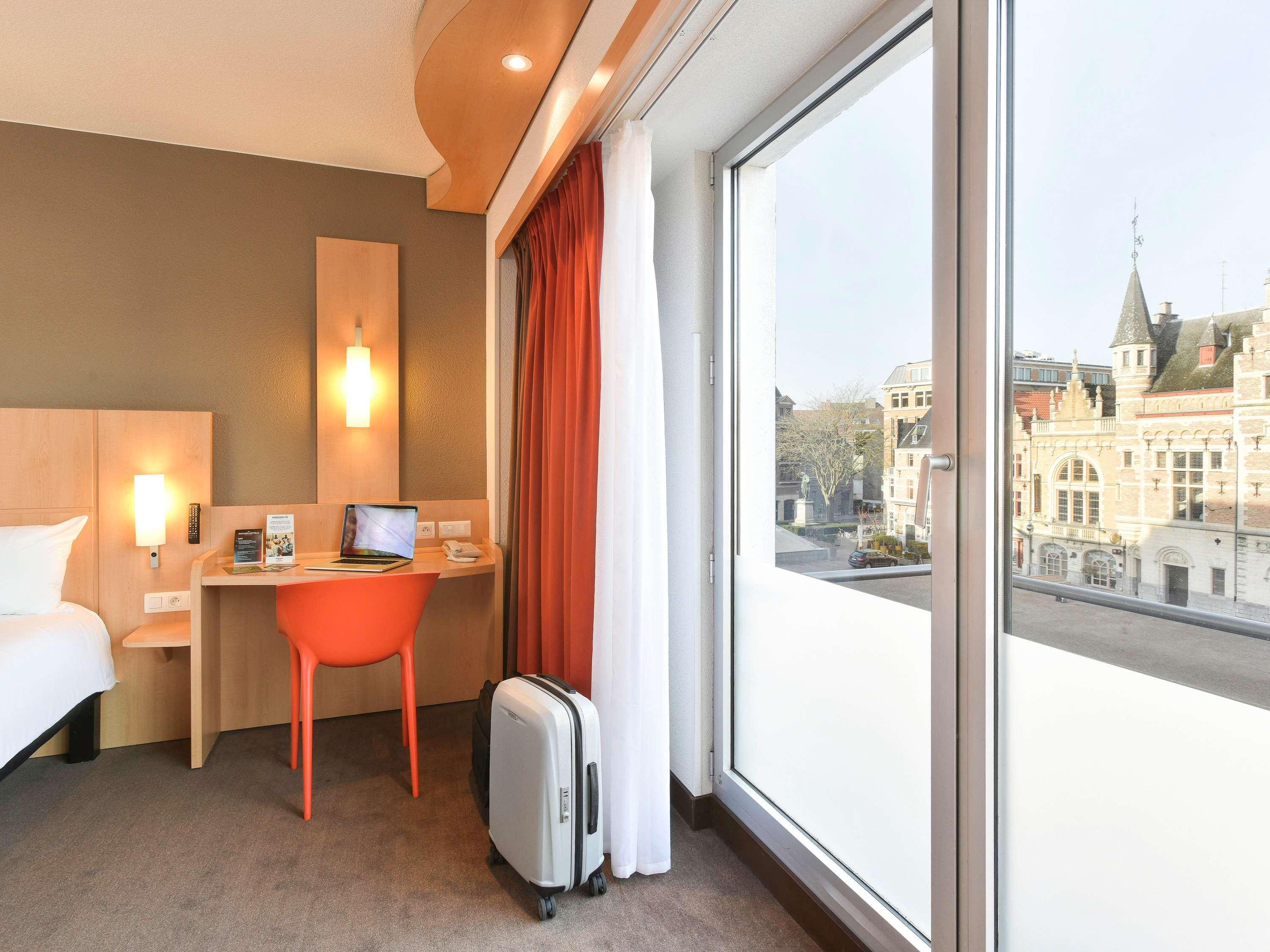 Ibis Kortrijk Centrum Екстериор снимка