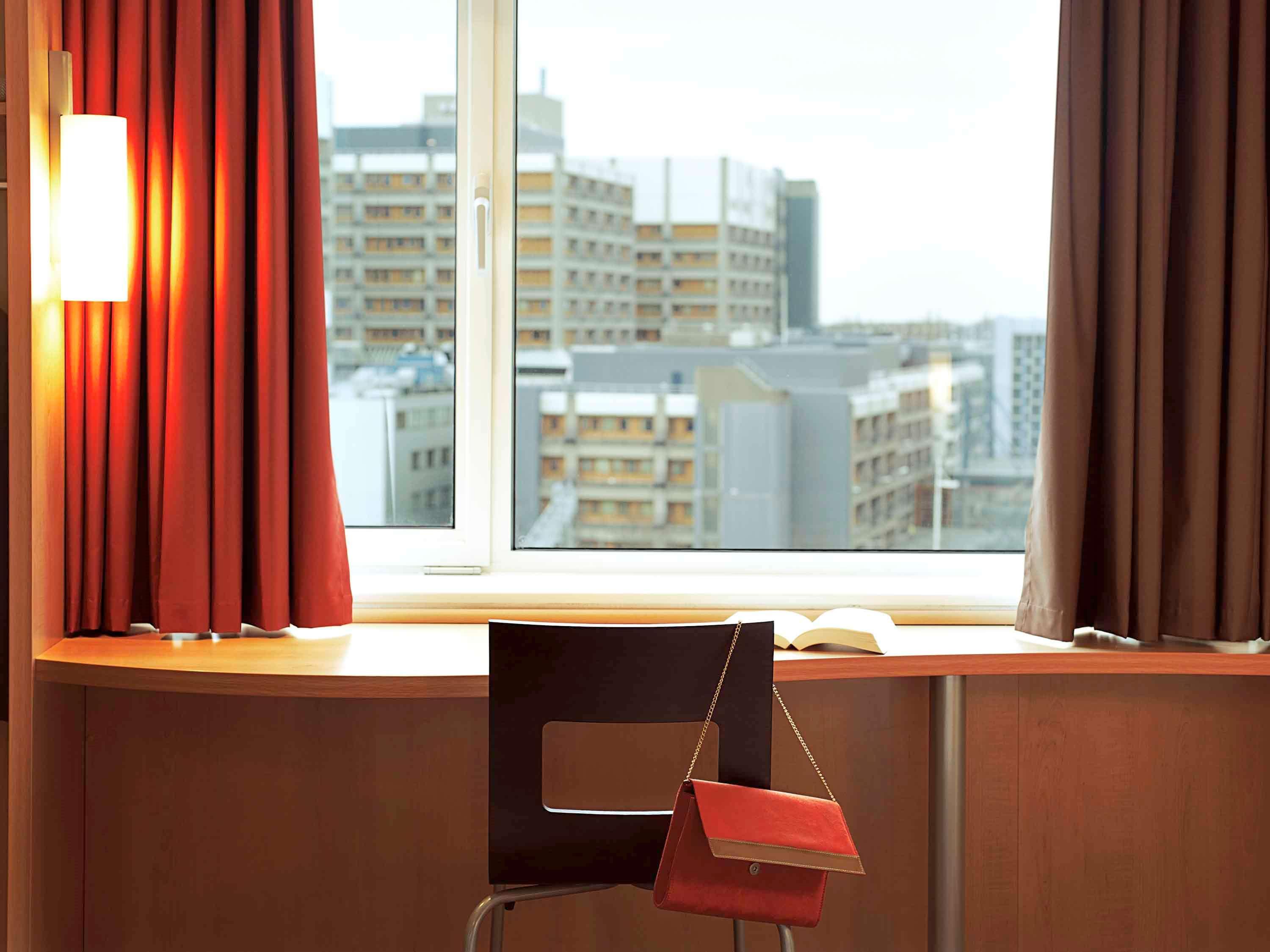 Ibis Kortrijk Centrum Екстериор снимка