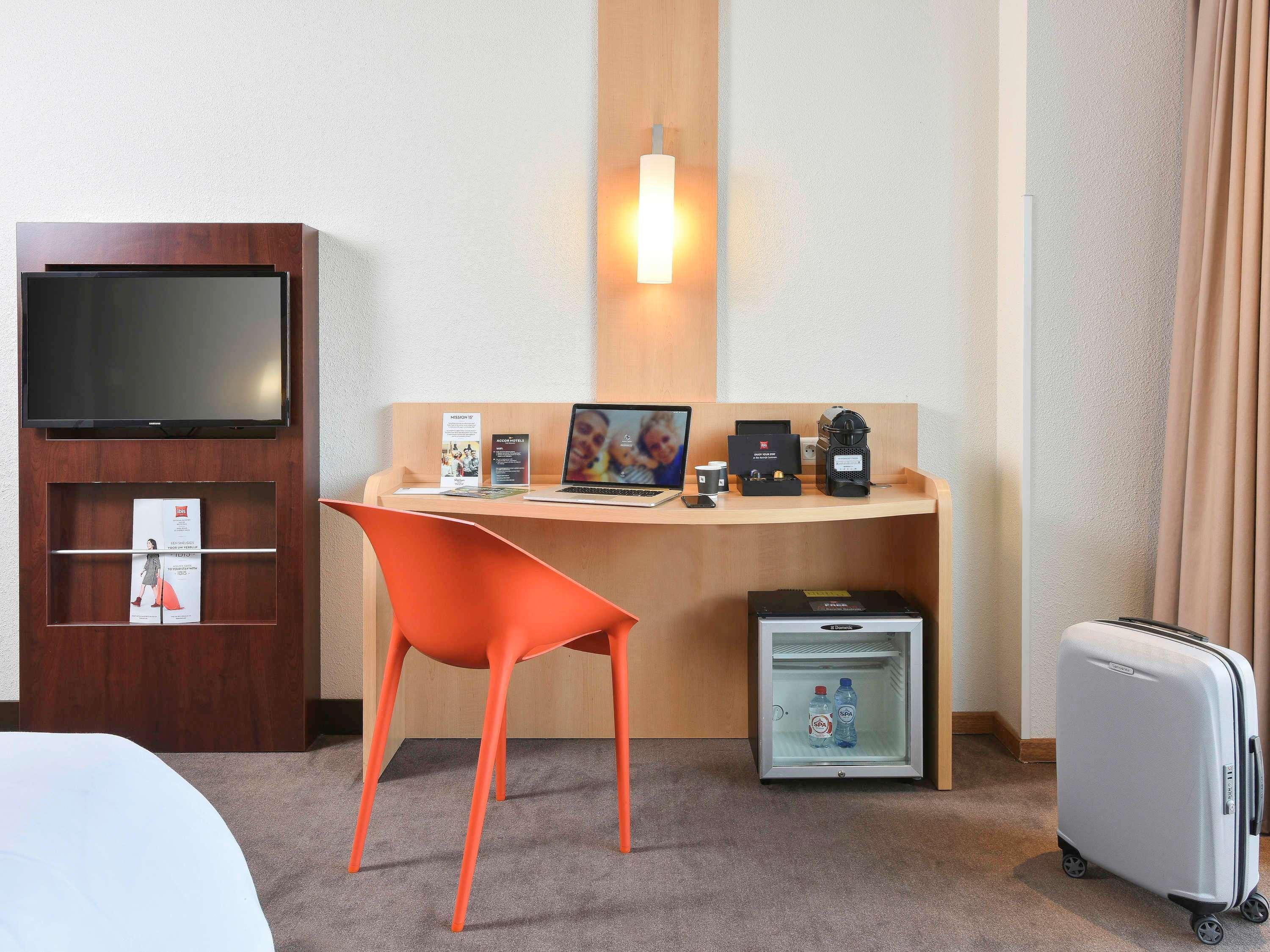 Ibis Kortrijk Centrum Екстериор снимка